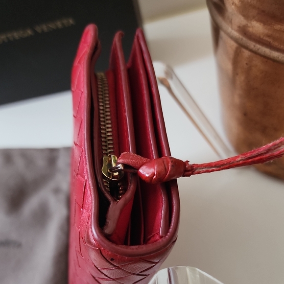 Bottega Veneta Red Leather Wallet with Intrecciato Pattern - Picture 5 of 14
